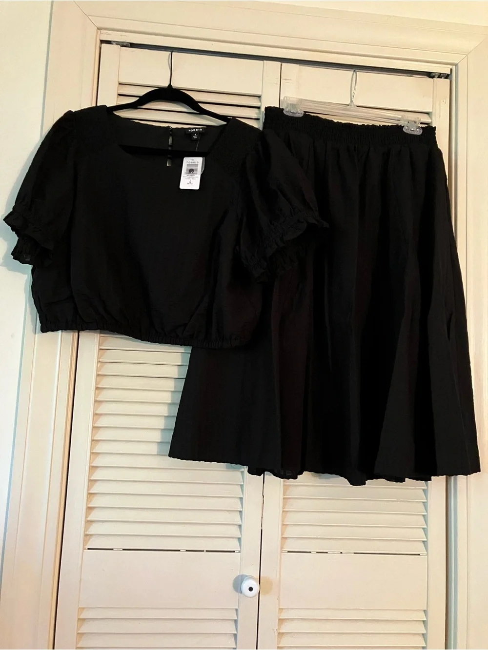 Torrid Size 1 (14-16) Seer Sucker Black Smocked Midi Two-Piece Skirt / Top Set - Picture 1 of 14